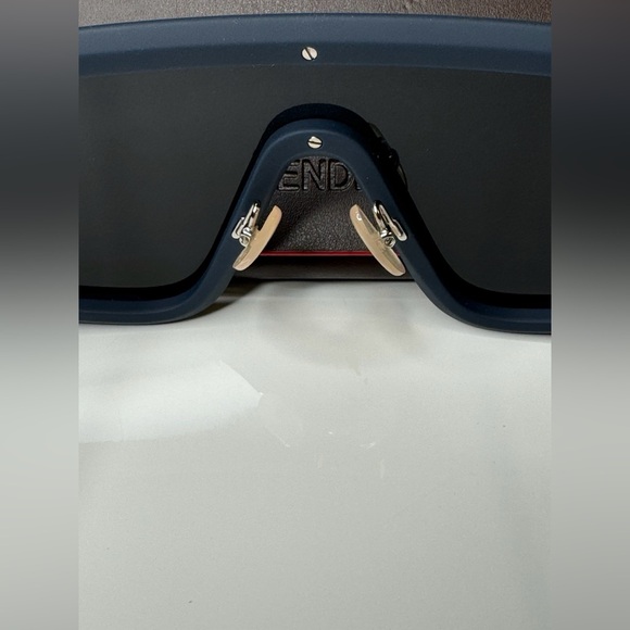 FENDI Logo Sunglasses - Authentic - Unisex - Navy Blue - Picture 17 of 17